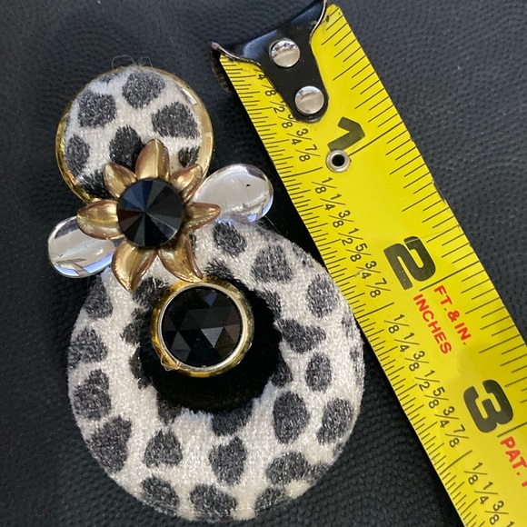 Vintage 80’s clip-on faux fur animal pattern dangling earrings - Picture 5 of 5